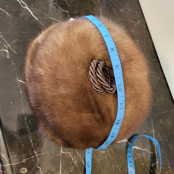 Fur hat hand made for EATON - Picture 14 of 17